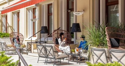 manutenzione esterni casa fine estate in terrazzo installazione lampade da esterno riscaldanti