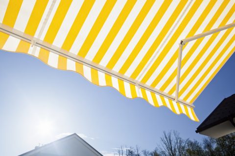 scegliere tende da sole per l'estate